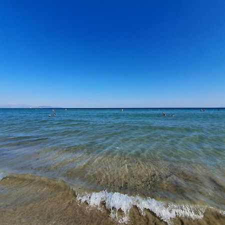 Artemis Bay Apartments Near Sea And Airport Bagian luar foto