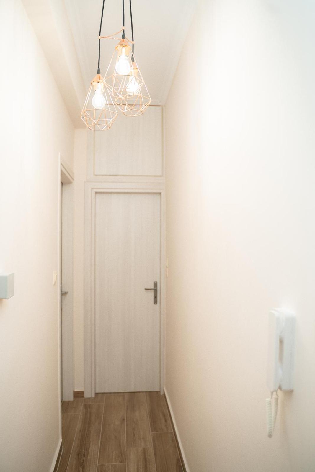 Artemis Bay Apartments Near Sea And Airport Bagian luar foto